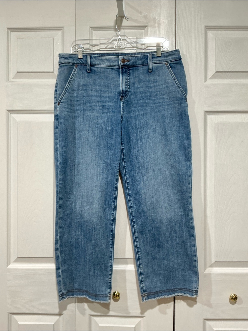 🤎 Chico’s So Slimming Girlfriend Straight Leg Ankle Raw Hem Blue Jeans (01136)